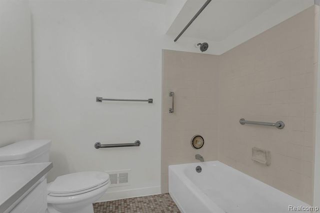 29454 Scarborough Drive, Warren, MI 48088