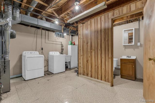 29454 Scarborough Drive, Warren, MI 48088