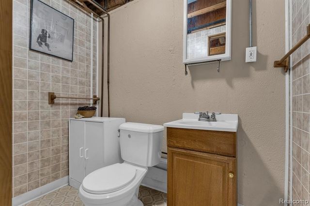 29454 Scarborough Drive, Warren, MI 48088