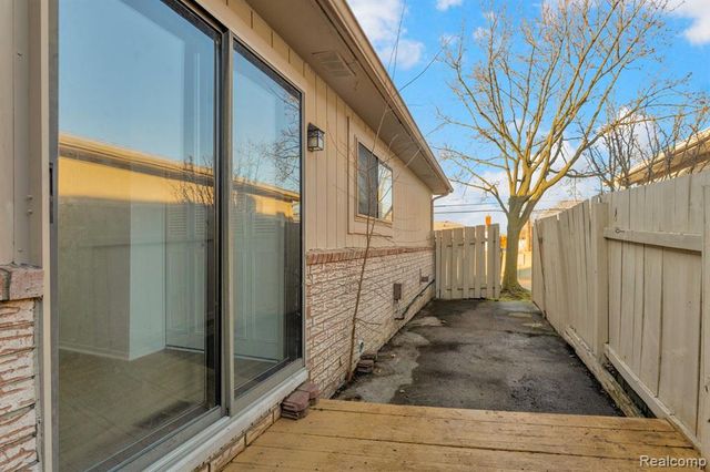 29454 Scarborough Drive, Warren, MI 48088