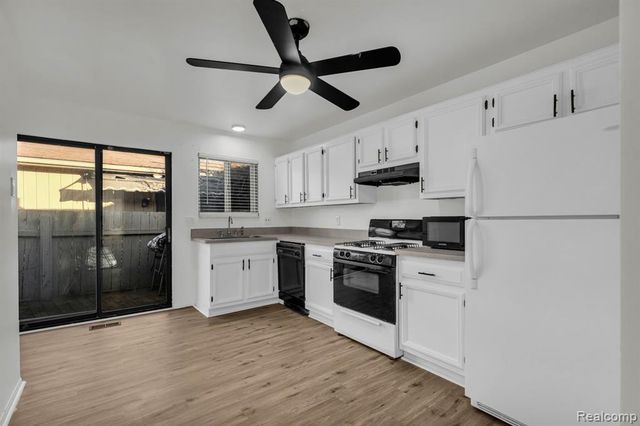 29454 Scarborough Drive, Warren, MI 48088