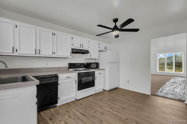 29454 Scarborough Drive, Warren, MI 48088