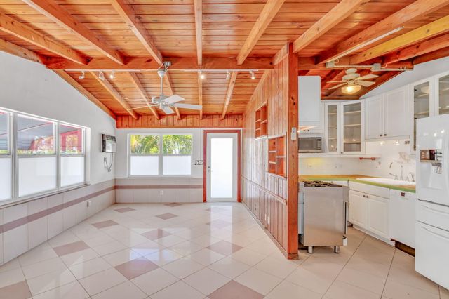 140 25 Gardenia Street, Plantation Key, FL 33070