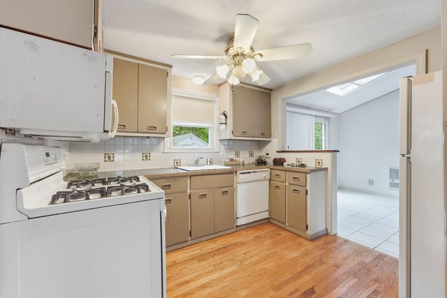 76 Fenway Dr., Springfield, MA 01119