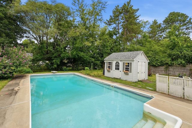 76 Fenway Dr., Springfield, MA 01119