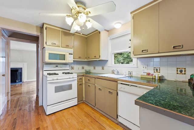 76 Fenway Dr., Springfield, MA 01119