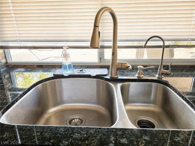 940 Cedarcliff Avenue, Las Vegas, NV 89123