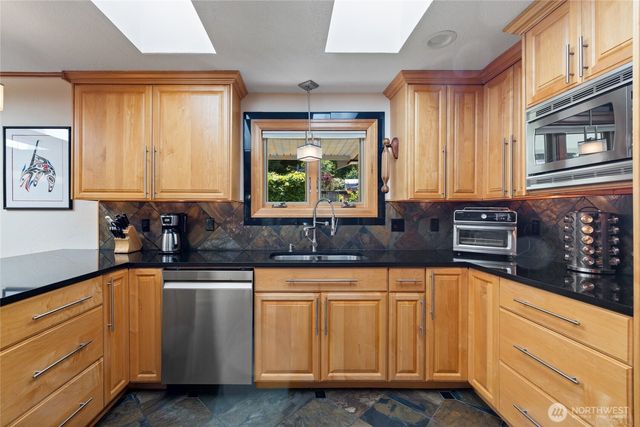 295 SE Bayview Road, Shelton, WA 98584