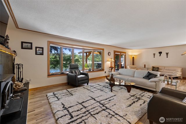 295 SE Bayview Road, Shelton, WA 98584