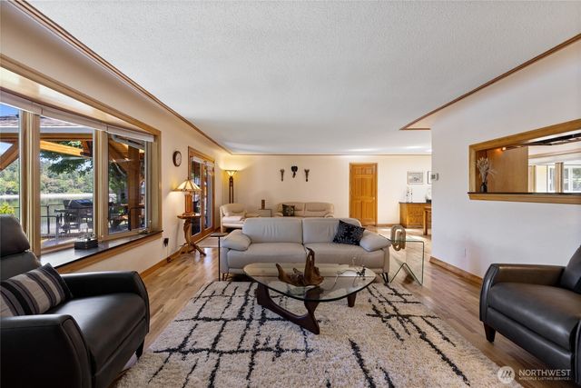 295 SE Bayview Road, Shelton, WA 98584