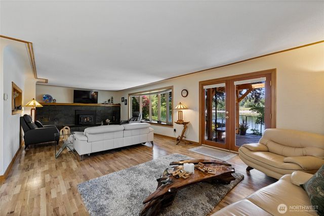 295 SE Bayview Road, Shelton, WA 98584