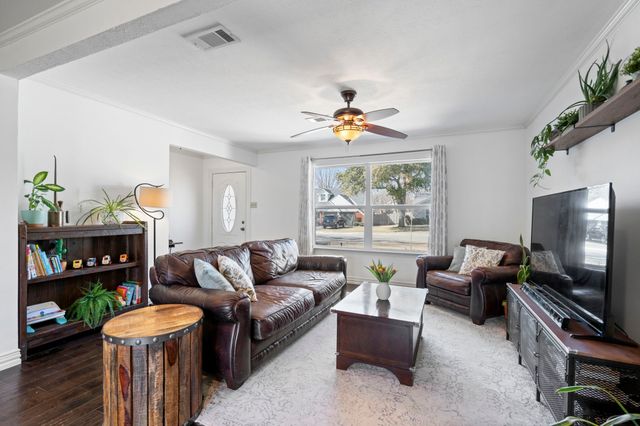 2890 Meadow Port Drive, Dallas, TX 75234