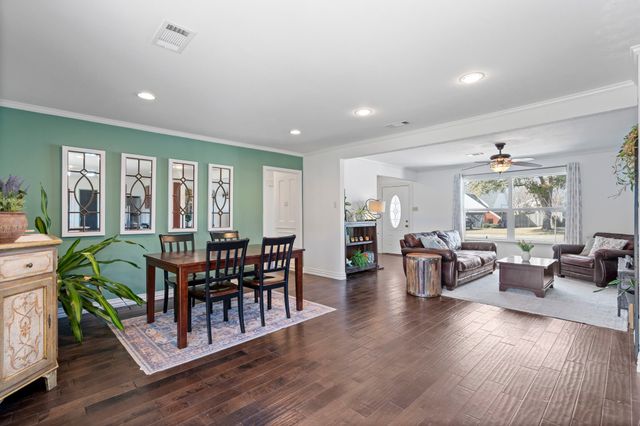 2890 Meadow Port Drive, Dallas, TX 75234