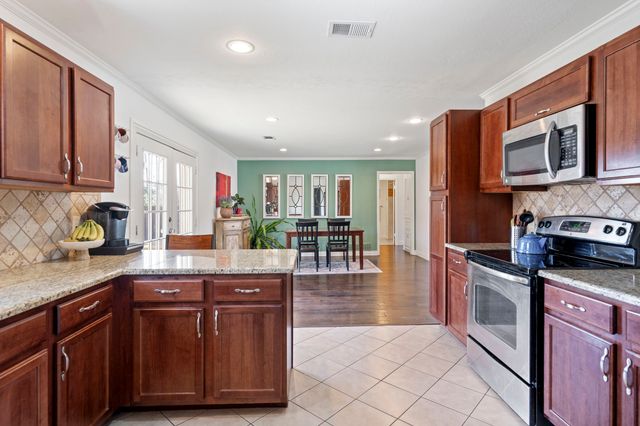 2890 Meadow Port Drive, Dallas, TX 75234