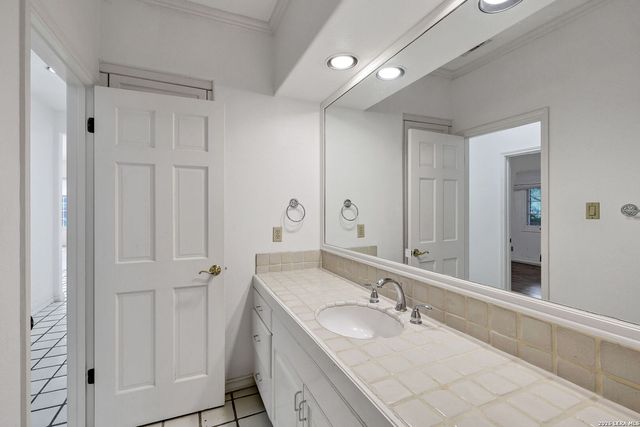 33 Villa Jardin, San Antonio, TX 78230