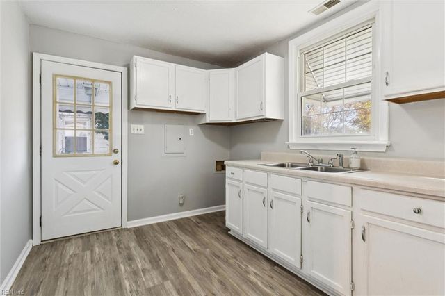 7526 Yorktown DR, Norfolk, VA 23505