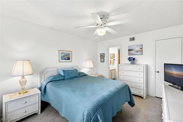 4246 27th CT SW 104, Naples, FL 34116