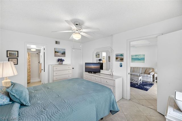 4246 27th CT SW 104, Naples, FL 34116