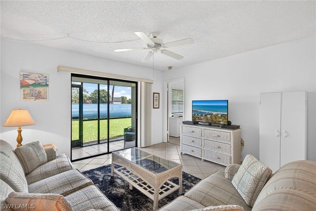 4246 27th CT SW 104, Naples, FL 34116