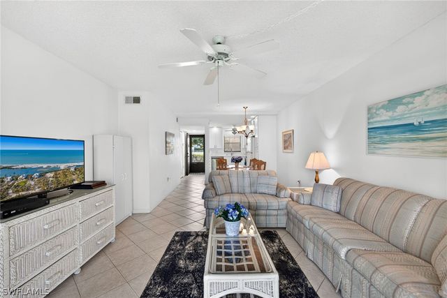 4246 27th CT SW 104, Naples, FL 34116