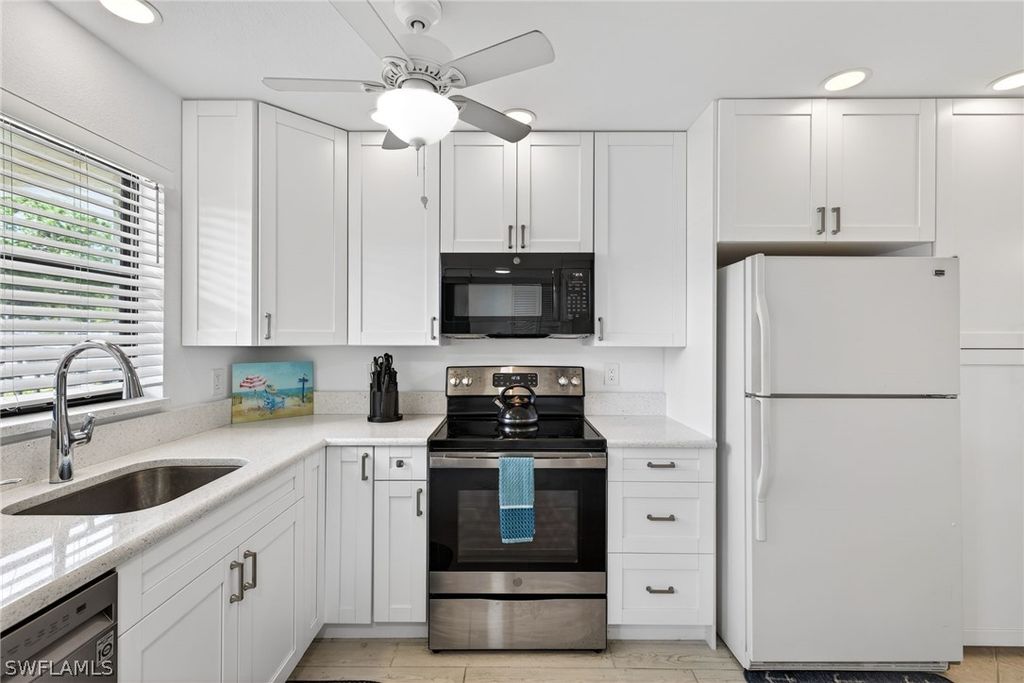 4246 27th CT SW 104, Naples, FL 34116