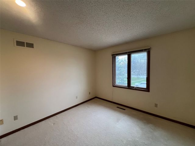 4112 Mary Lynn Drive, Urbandale, IA 50322