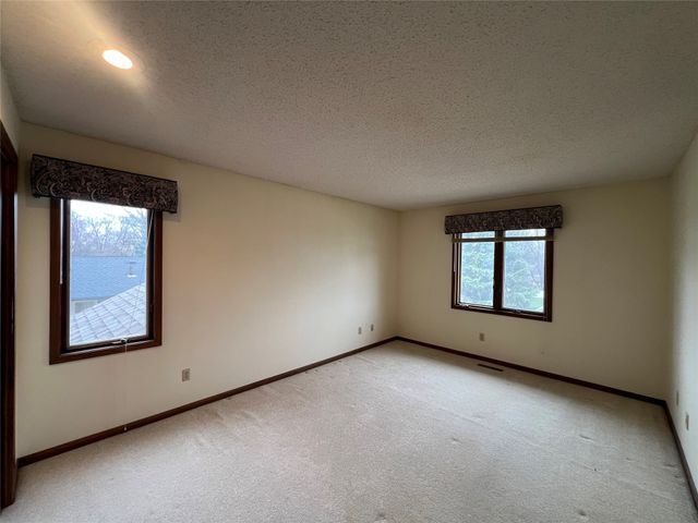 4112 Mary Lynn Drive, Urbandale, IA 50322