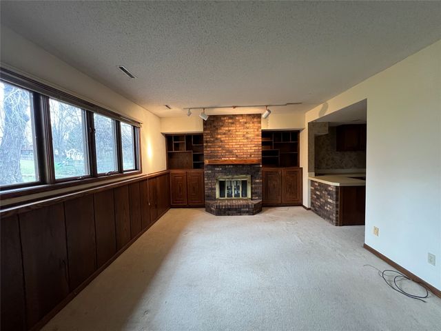 4112 Mary Lynn Drive, Urbandale, IA 50322