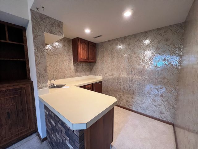 4112 Mary Lynn Drive, Urbandale, IA 50322