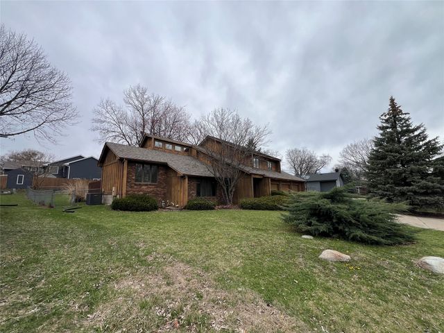 4112 Mary Lynn Drive, Urbandale, IA 50322