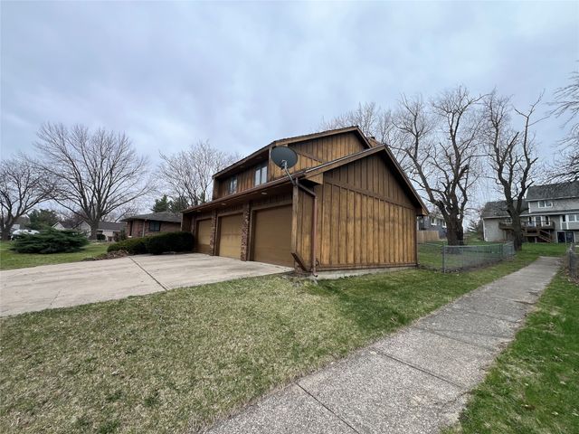 4112 Mary Lynn Drive, Urbandale, IA 50322