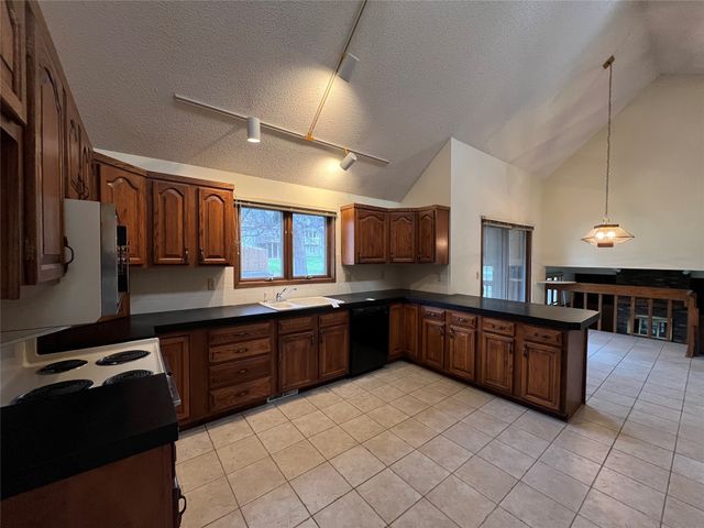 4112 Mary Lynn Drive, Urbandale, IA 50322