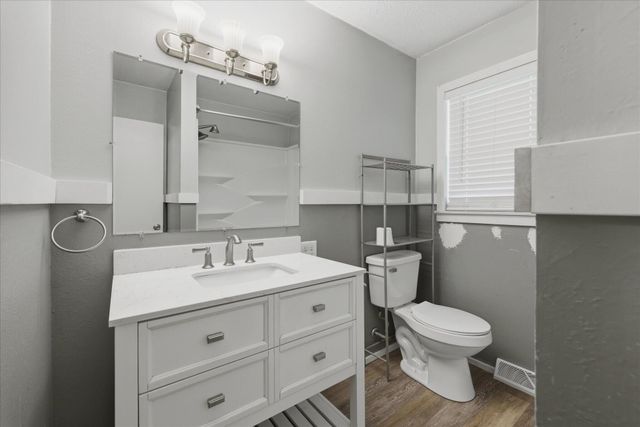 5866 E Linda Street, Rogersville, MO 65742