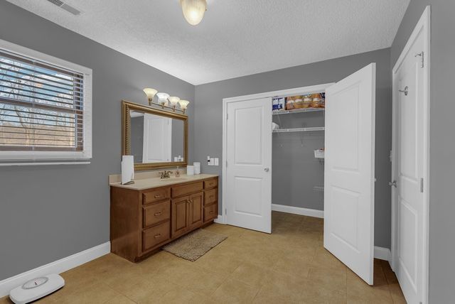 465 Hickory Ln, Sparta, TN 38583