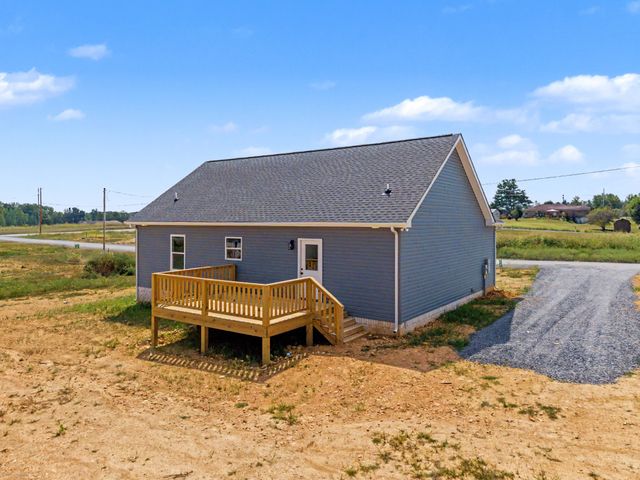 212 DJ Dr, Lafayette, TN 37083
