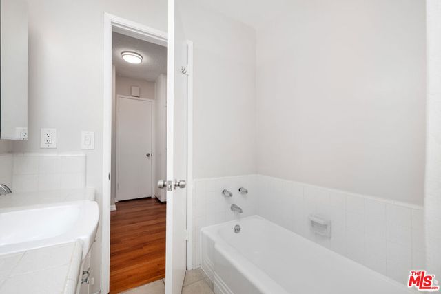 1023 N Laurel Avenue 2, West Hollywood, CA 90046