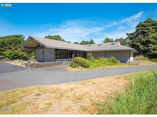 4 FAIRWAY Ln, Gleneden Beach, OR 97388