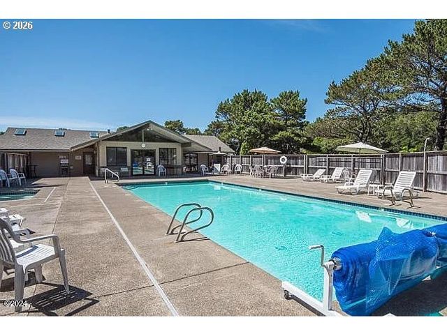 4 FAIRWAY Ln, Gleneden Beach, OR 97388