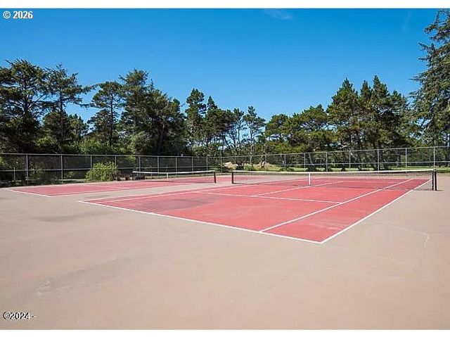 4 FAIRWAY Ln, Gleneden Beach, OR 97388