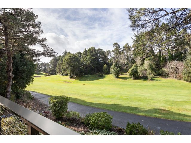 4 FAIRWAY Ln, Gleneden Beach, OR 97388