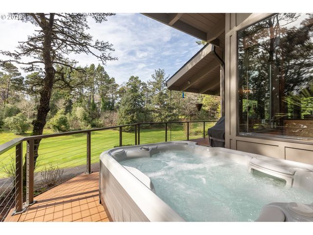 4 FAIRWAY Ln, Gleneden Beach, OR 97388