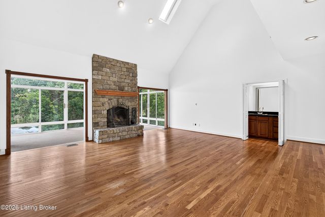 3205 W Mount Zion Rd, Crestwood, KY 40014