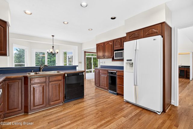 3205 W Mount Zion Rd, Crestwood, KY 40014