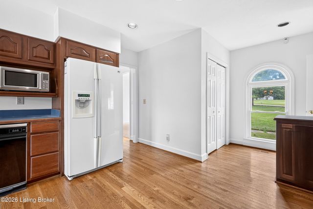 3205 W Mount Zion Rd, Crestwood, KY 40014