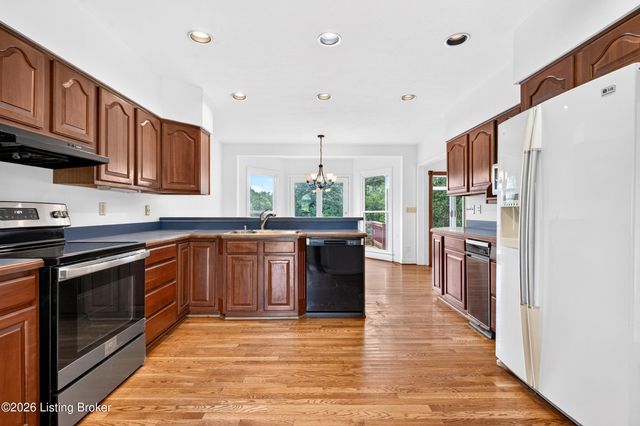 3205 W Mount Zion Rd, Crestwood, KY 40014
