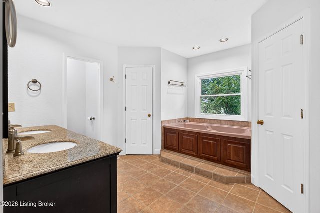 3205 W Mount Zion Rd, Crestwood, KY 40014