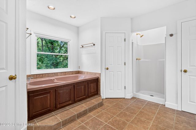 3205 W Mount Zion Rd, Crestwood, KY 40014