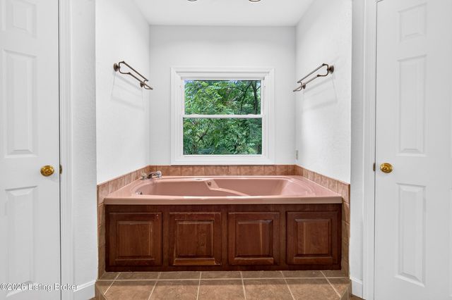 3205 W Mount Zion Rd, Crestwood, KY 40014