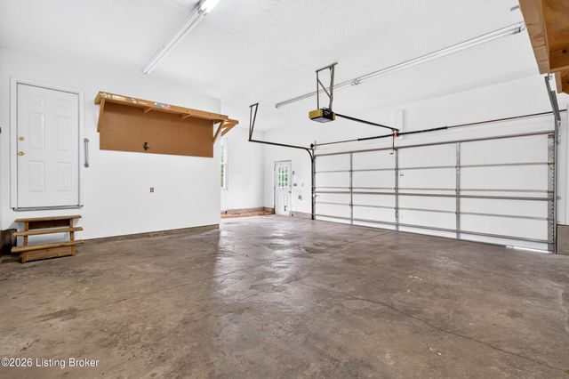 3205 W Mount Zion Rd, Crestwood, KY 40014