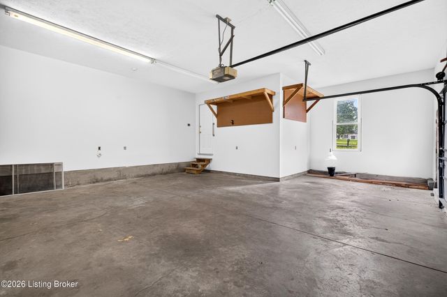 3205 W Mount Zion Rd, Crestwood, KY 40014
